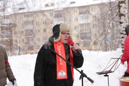 Сыктывкар.  Участники митинга `Россия не помойка`.