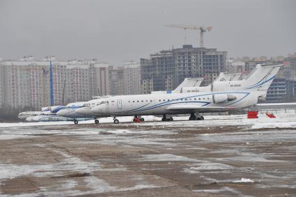 Москва. Самолет Як-42Д на аэродроме `Остафьево` в московском авиационном  центре.