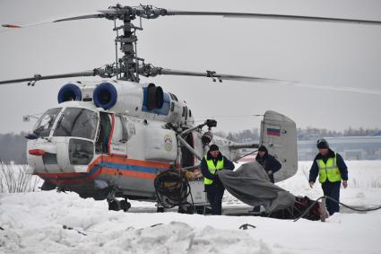 Москва. Пожарный вертолет Камое Ка-32А  на аэродроме `Остафьево` в московском авиационном  центре.