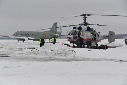 Москва. Пожарный вертолет Камое Ка-32А  на аэродроме `Остафьево` в московском авиационном  центре.