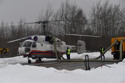 Москва. Пожарный вертолет Камое Ка-32А  на аэродроме `Остафьево` в московском авиационном  центре.