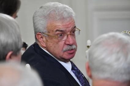 Москва. Режиссер,телеведущий Юлий Гусман во время церемонии вручения премий правительства РФ в области СМИ.