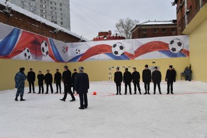 Москва.  После футбольного матча в Бутырском СИЗО #2 с участием футболиста П.Мамаева.