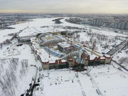 Москва. Вид на строительство первого в России крытого тематического парка  развлечений `Остров мечты` в Нагатинской пойме.