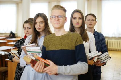 Екатеринбург. Уральский Федеральный университет (УрФУ). Студенты в библиотеке