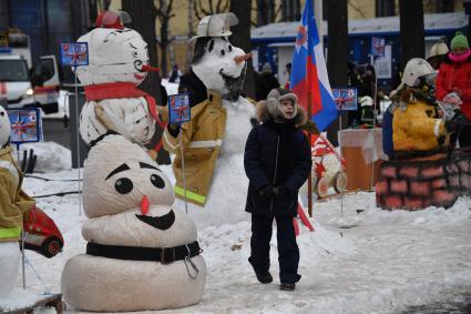 Москва. Конкурс снеговиков в рамках флешмоба пожарных и спасателей МЧС России `Растопим лед вместе!` на ВДНХ.