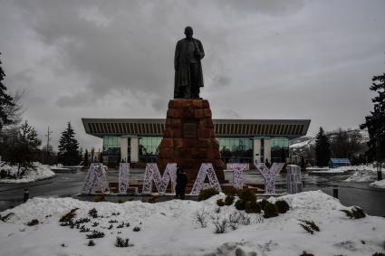 Казахстан, Алма-Ата. Памятник  Абаю.