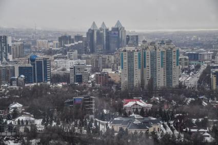 Казахстан, Алма-Ата. Вид на город со смотровой площадки на горе Кок-Тобе.