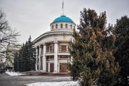 Казахстан, Алма-Ата. Здание городского совета народных депутатов.