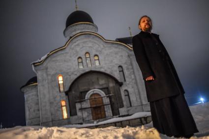 Казахстан, Алма-Ата. Епископ Геннадий Гоголев у храма Святого князя Владимира.