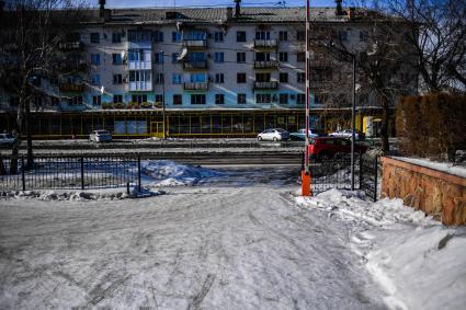 Казахстан, Усть-Каменогорск. Вид на одну из улиц города.