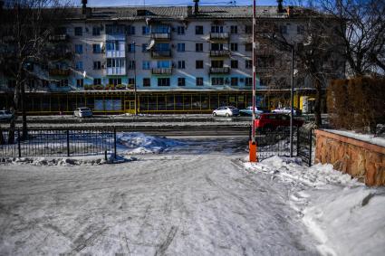 Казахстан, Усть-Каменогорск.  Вид на одну из улиц города.