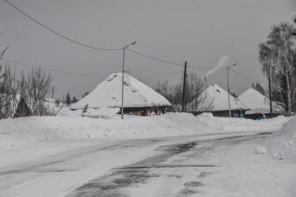 Казахстан, Усть-Каменогорс. Вид на дорогу из  Усть-Каменогорска в Зыряновск, переименованного в Алтай.