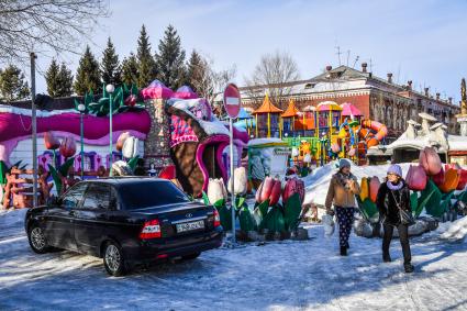 Казахстан, Усть-Каменогорск. Кафе в детском городке с игровой зоной.