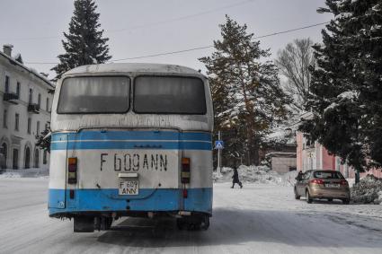 Казахстан, Алтай (Зыряновск). Автобус на улице города.