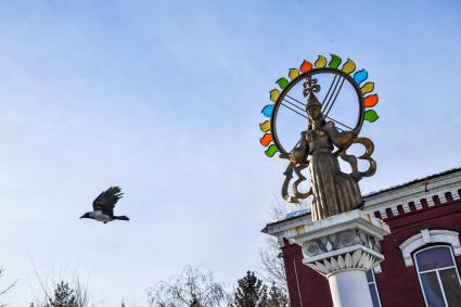 Казахстан, Усть-Каменогорск. Виды города. Стела `Дружба`.