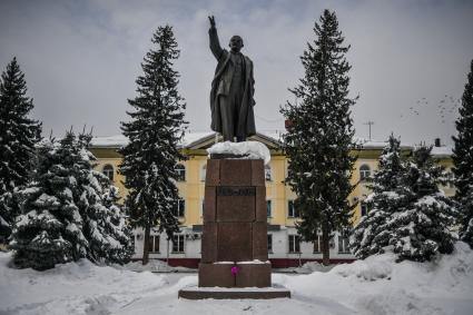 Казахстан, Алтай (Зыряновск). Памятник Владимиру Ленину.