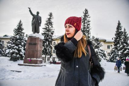 Казахстан, Алтай (Зыряновск). Жительница города Алтай Оксана.