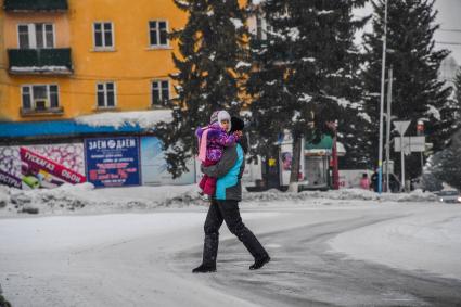 Казахстан, Алтай (Зыряновск). Вид на одну из улиц города.