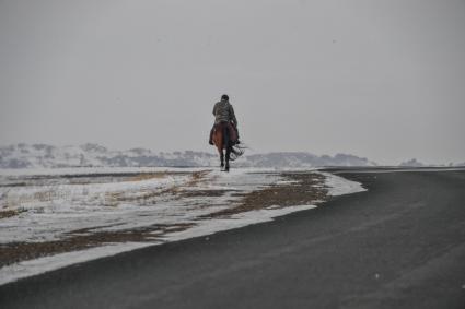 Казахстан, Усть-Каменогорск. Вид на дорогу из  Усть-Каменогорска в  Семей.