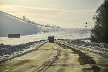 Казахстан, Алтай. Вид на дорогу из  Усть-Каменогорска в Зыряновск, переименованного в Алтай.