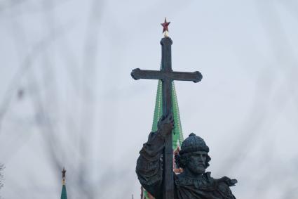 Москва. Памятник князю  Владимиру на Боровицкой площади.