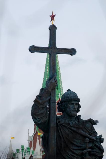 Москва. Памятник князю  Владимиру на Боровицкой площади.