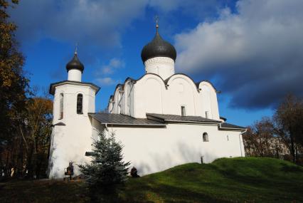 Псков.  Церковь Василия на Горке.