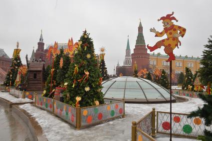 Москва. Декоративное оформление Манежной площади в рамках гуляний фестиваля `Московская Масленица`.