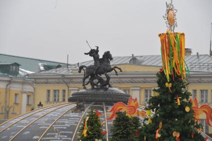 Москва. Декоративное оформление Манежной площади в рамках гуляний фестиваля `Московская Масленица`.
