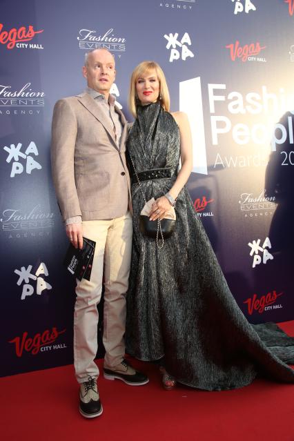 Диск319. Концертный зал VEGAS CITY HALL. Премия FASHION PEOPLE AWARDS 2017. На снимке: бизнесмен Сергей Дзебань и актриса Олеся Судзиловская