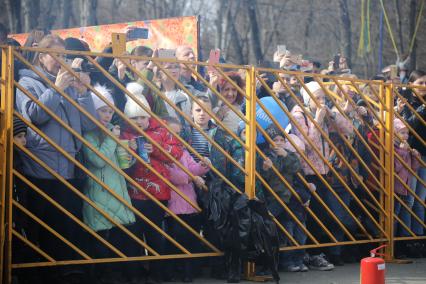 Ставрополь. Посетители на масленичных гуляниях.