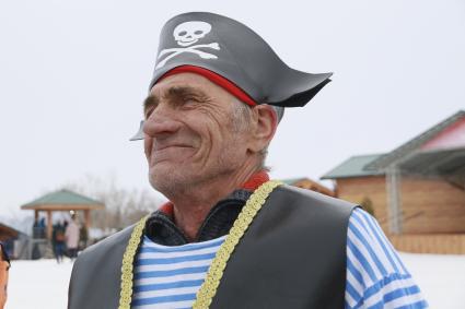 Барнаул. Участник конкурса саней во время фестиваля `Сибирсквая масленица`.