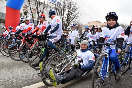 Крым, Симферополь. Участники во время  празднования пятилетней годовщины воссоединения Крыма с Россией.