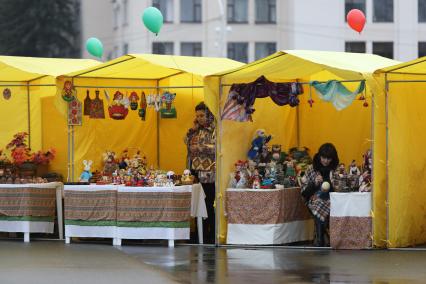 Ставрополь. Ярмарка выходного дня к пятилетию воссоединения Крыма с Россией открылась на площади Ленина.