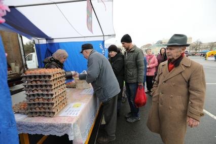 Ставрополь. Ярмарка выходного дня к пятилетию воссоединения Крыма с Россией открылась на площади Ленина.