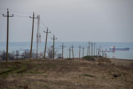 Крым,Тамань. Линия электропередачи в районе керченского пролива.