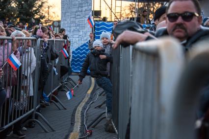 Крым, Севастополь. Зрители во время концерта в честь пятилетия воссоединения Крыма с Россией.