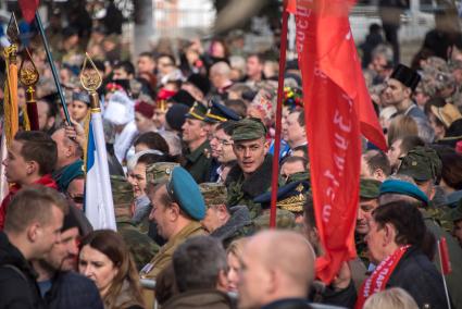 Крым, Симферополь.  Народ на улицах города во время мероприятий посвященных 5-й годовщине Общекрымского референдума 2014 года и воссоединения Крыма с Россией.