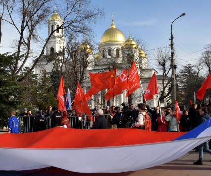 Крым, Симферополь.  Праздничное шествие во время мероприятий посвященных 5-й годовщине Общекрымского референдума 2014 года и воссоединения Крыма с Россией.