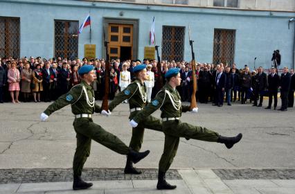 Крым, Симферополь.  Во время возложения цветов к памятнику`Народному ополченю всех времен` в рамках мероприятий посвященных 5-й годовщине Общекрымского референдума 2014 года и воссоединения Крыма с Россией.