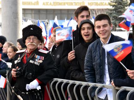 Крым, Симферополь.  Народ на улицах города во время мероприятий посвященных 5-й годовщине Общекрымского референдума 2014 года и воссоединения Крыма с Россией.