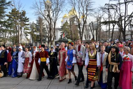 Крым, Симферополь.  Праздничное шествие во время мероприятий посвященных 5-й годовщине Общекрымского референдума 2014 года и воссоединения Крыма с Россией.