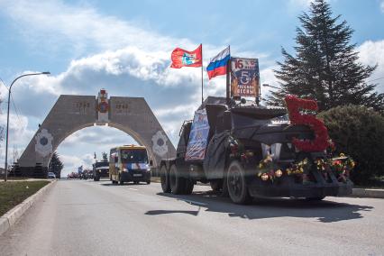 Крым.  Участники автопробега в честь пятой годовщины проведения Общекрымского референдума и воссоединения Крыма с Россией.