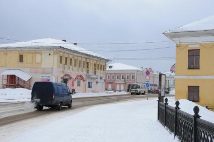 Ярославская область, Углич. Автомобиль на одной из улиц города.