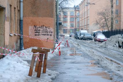 Санкт-Петербург. Объявление о продаже наркотиков на стене жилого дома.