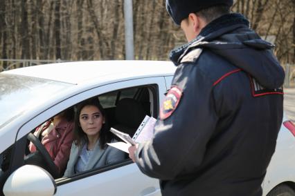 Ставрополь. Сотрудники ДПС проводят рейд по выявлению нарушителей на дороге.