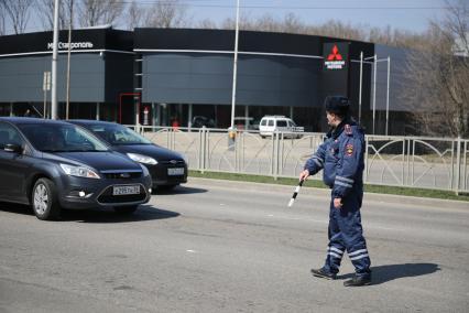 Ставрополь.  Сотрудники ДПС проводят рейд по выявлению нарушителей на дороге.