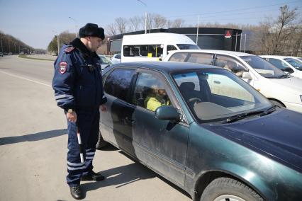 Ставрополь.  Сотрудники ДПС проводят рейд по выявлению нарушителей на дороге.