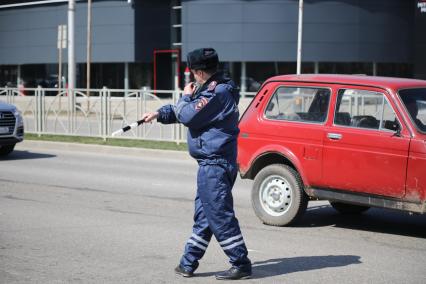 Ставрополь.  Сотрудники ДПС проводят рейд по выявлению нарушителей на дороге.